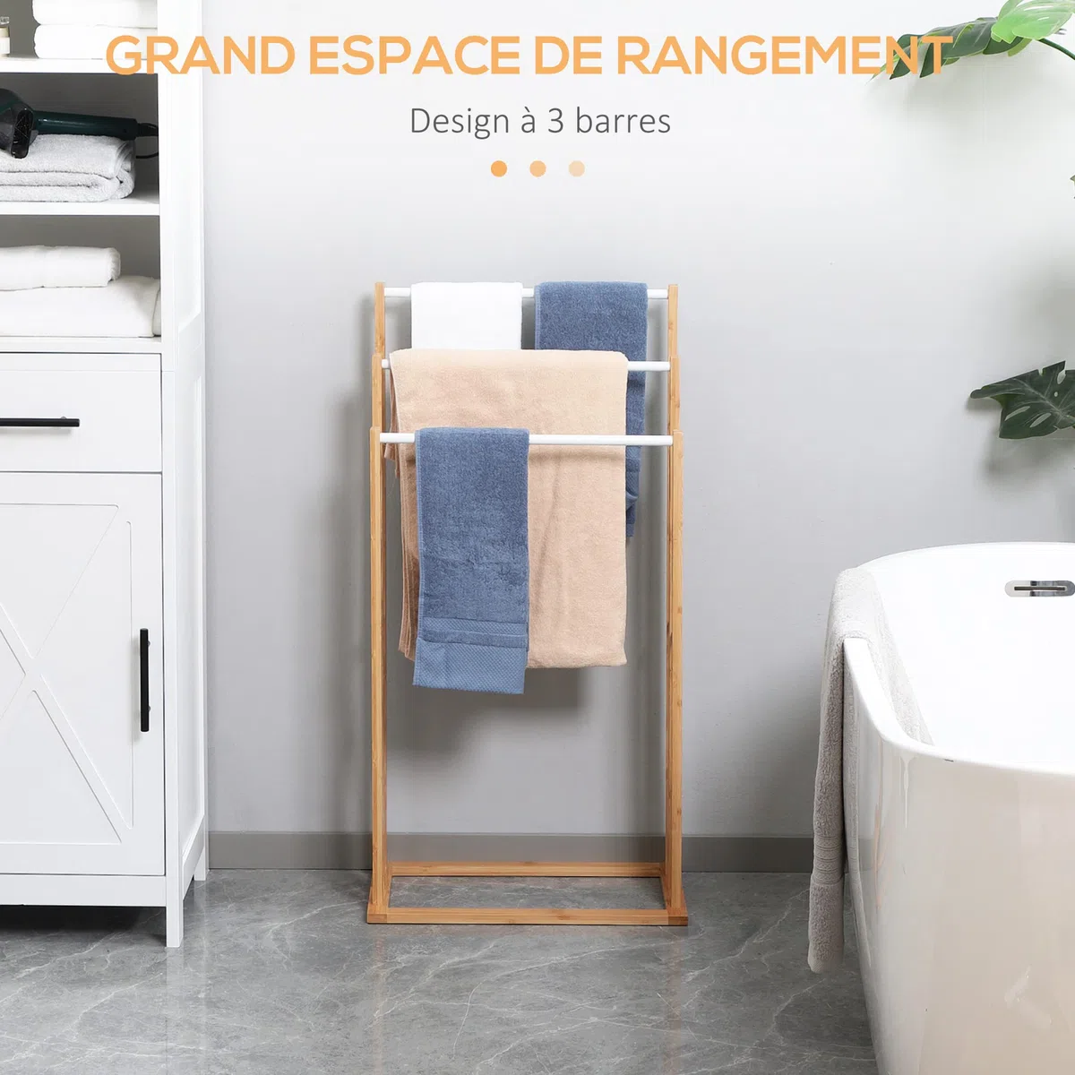HOMCOM Porte-Serviettes en Bambou sur Pieds avec 3 Barres Support pour Serviette étagère de Salle de Bain - 48 x 25,8 x 94 cm