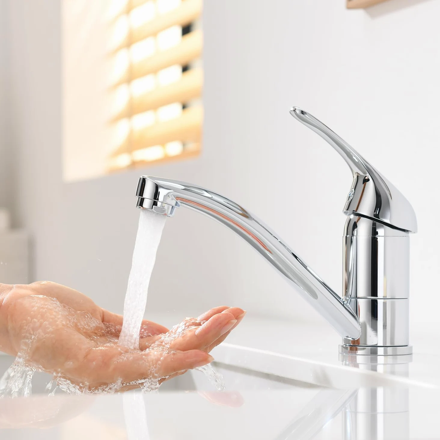 Robinet Salle de Bain Mitigeur Lavabo Chromé, Petit Robinet Lave Main Acier Inox, Aérateur Amovible, Chaud et Froid Réglable, Hauteur de Bec de 87 mm