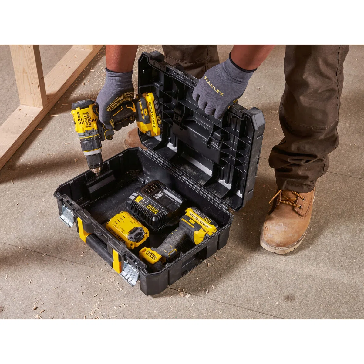 STANLEY FMST1-71966 Mallette Tstak/PRO-STACK Gamme FATMAX - Résistant - Corps Polypropylène - Attaches Métalliques Anticorrosion - Plateau Mousse Modulable
