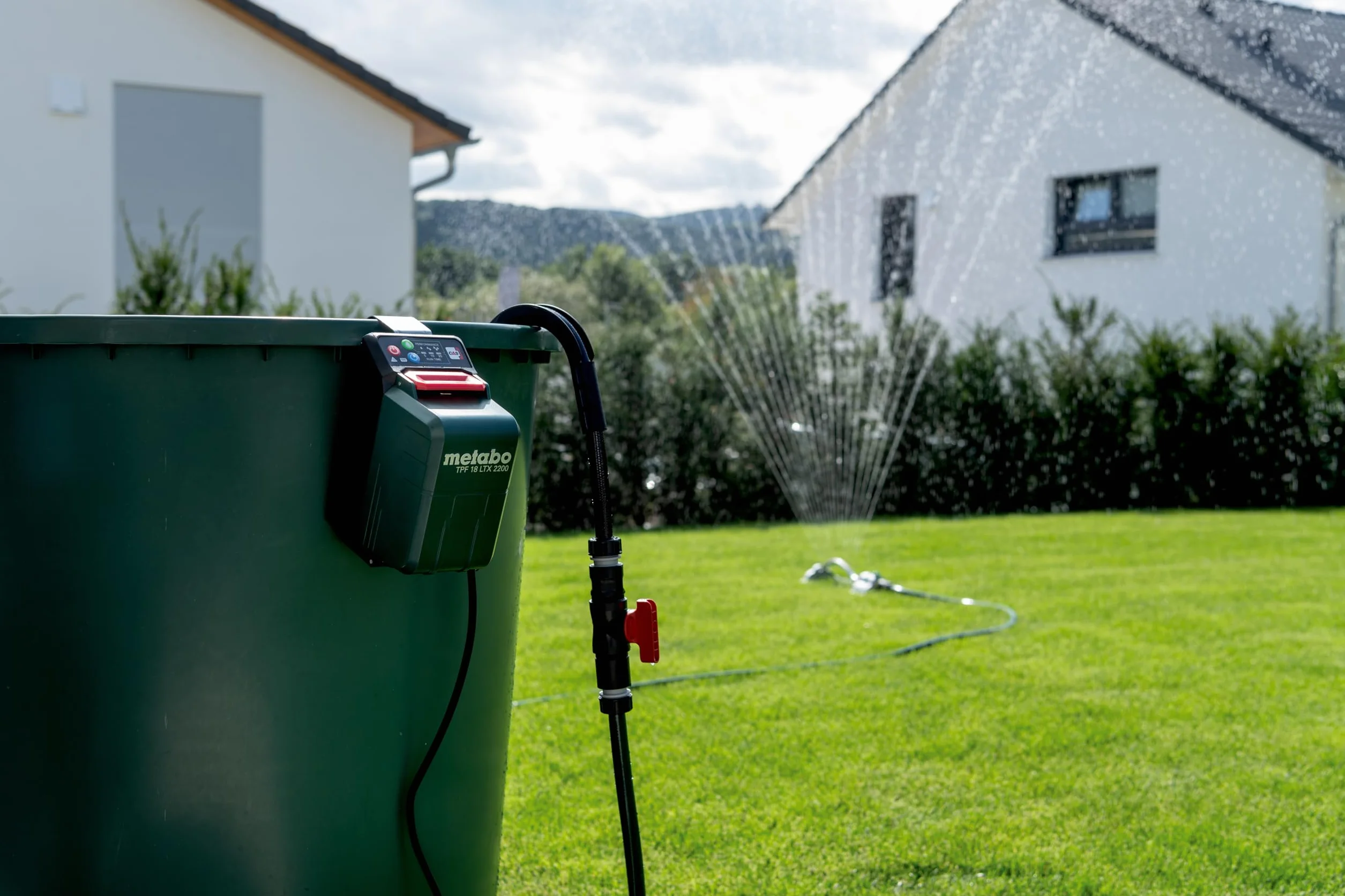 metabo Pompe Immergée TPF 18 LTX 2200, pour Récupérateur d'Eau 18V | Pompe à batterie flexible 2200 l/h, refoulement 22 m, aspiration plate 1 mm, sans batterie ni chargeur