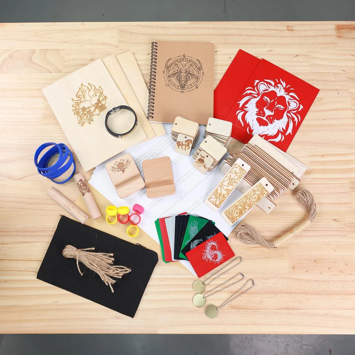 175 pièces de matériaux de gravure au laser en bois, métal et acrylique - Kit de démarrage DIY pour porte-clés, plaques pour chiens et cartes de visite