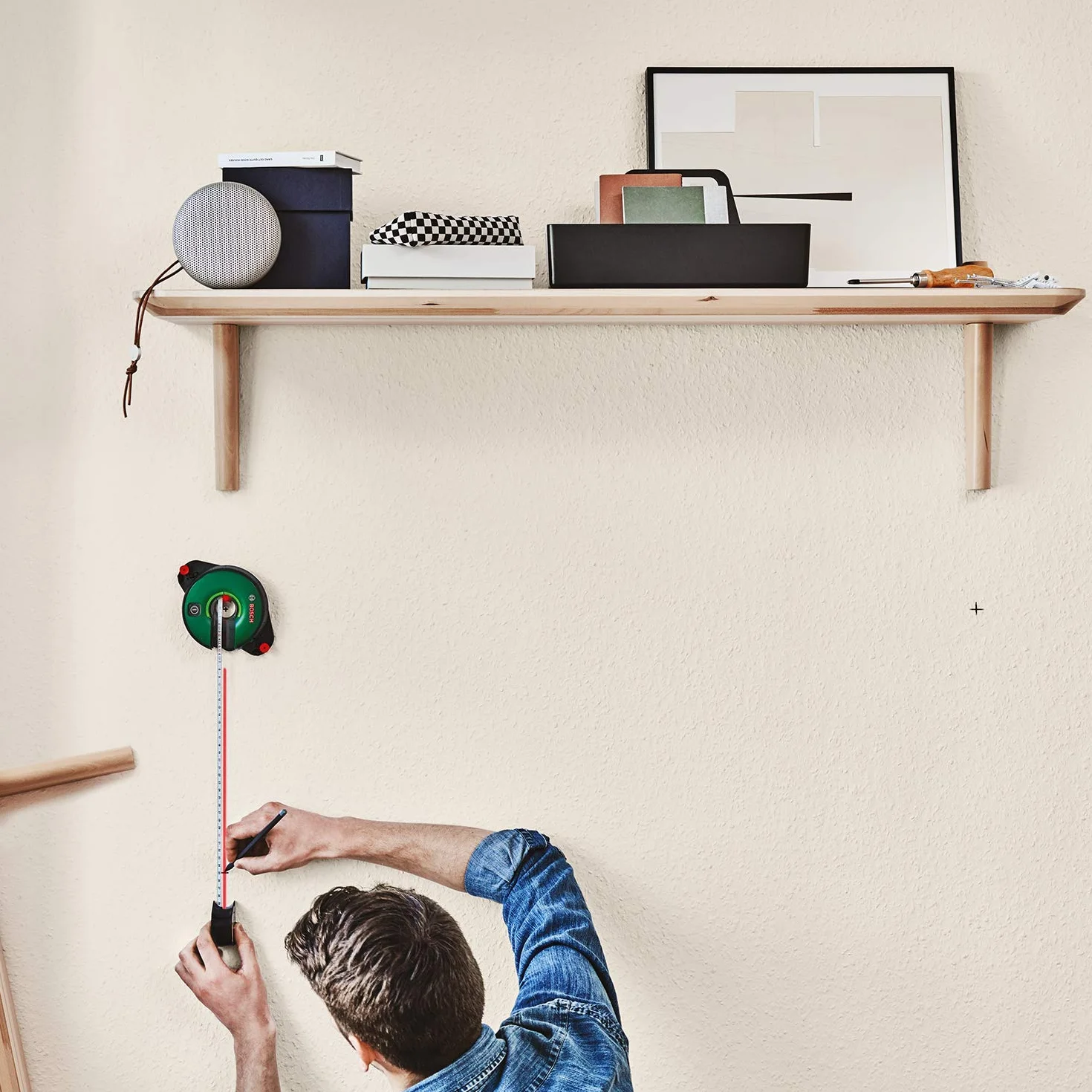 Bosch Home and Garden Laser lignes 2 en 1 Atino de Bosch avec mètre ruban intégré (alignement horizontal ou vertical grâce à une fixation facile sur des surfaces rugueuses ou lisses)
