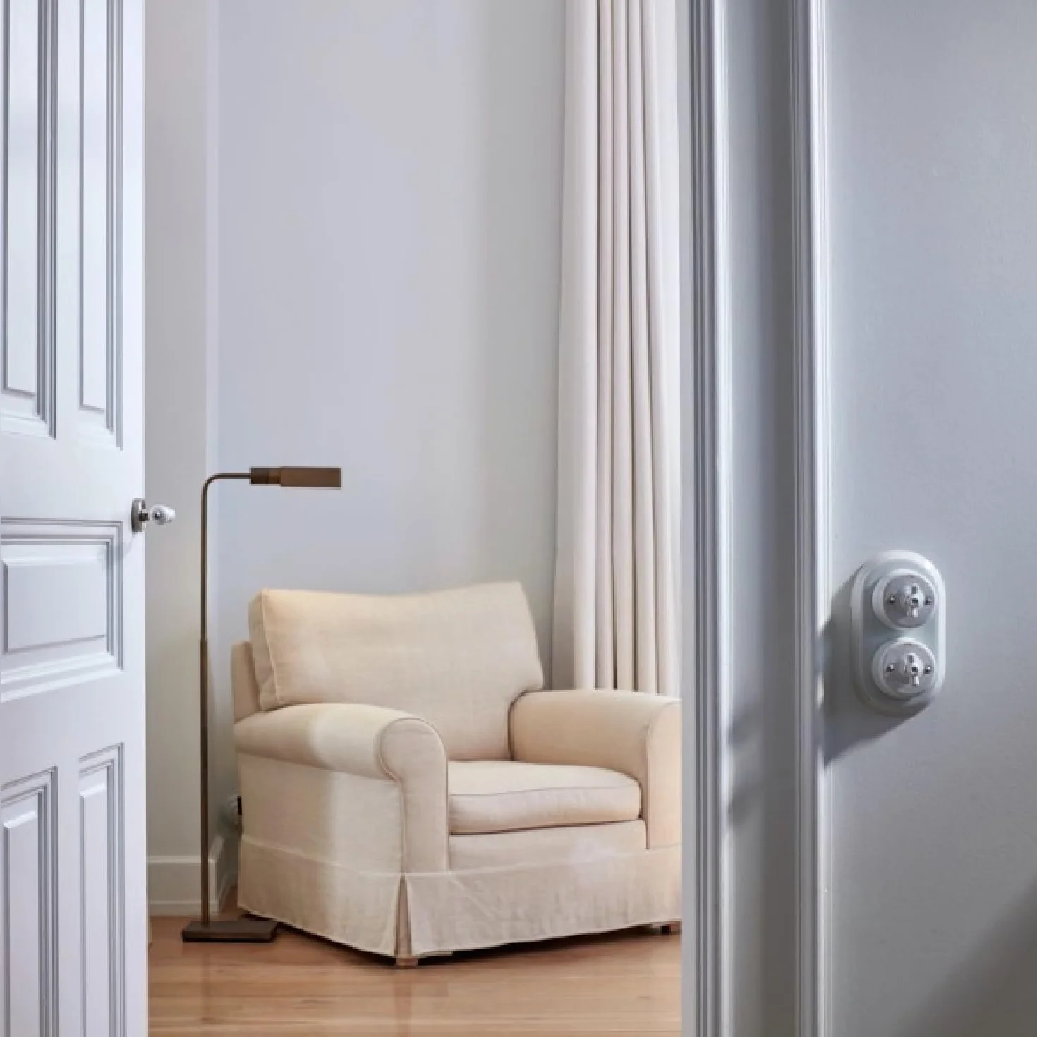 FONTINI - Socle Décoratif Bois Hêtre Vieilli 2 Postes Saillie 1 Liaison