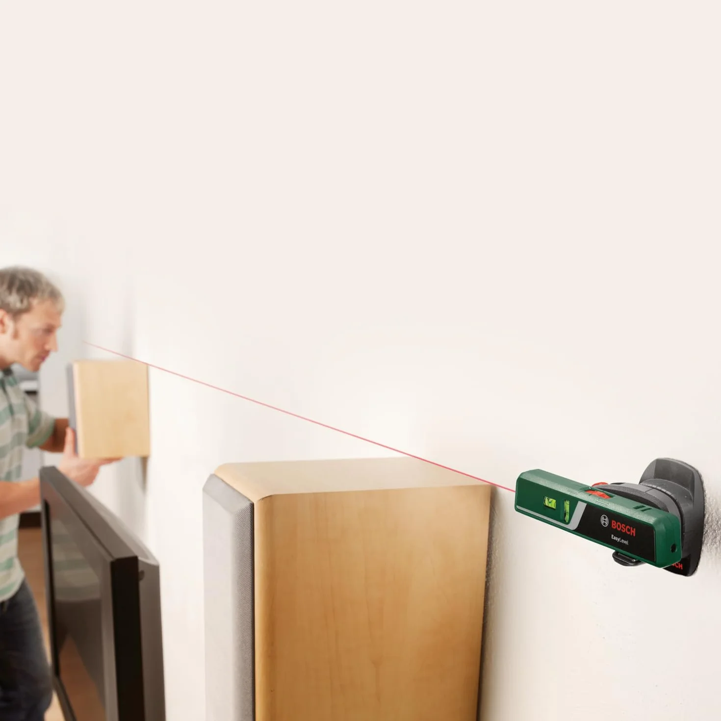 Bosch Niveau laser à bulle EasyLevel avec support mural (ligne laser pour un alignement flexible sur les murs et point laser pour un transfert de hauteur facile, dans boîte carton pour e-commerce)