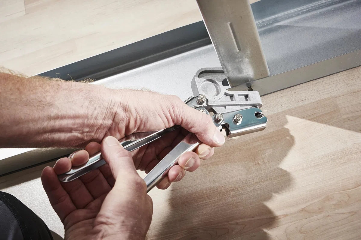 wolfcraft 4029000 - Pince à Sertir pour Plaques de Plâtre - Profilés en C et un U - Épaisseur max. 2 x 0,6 mm