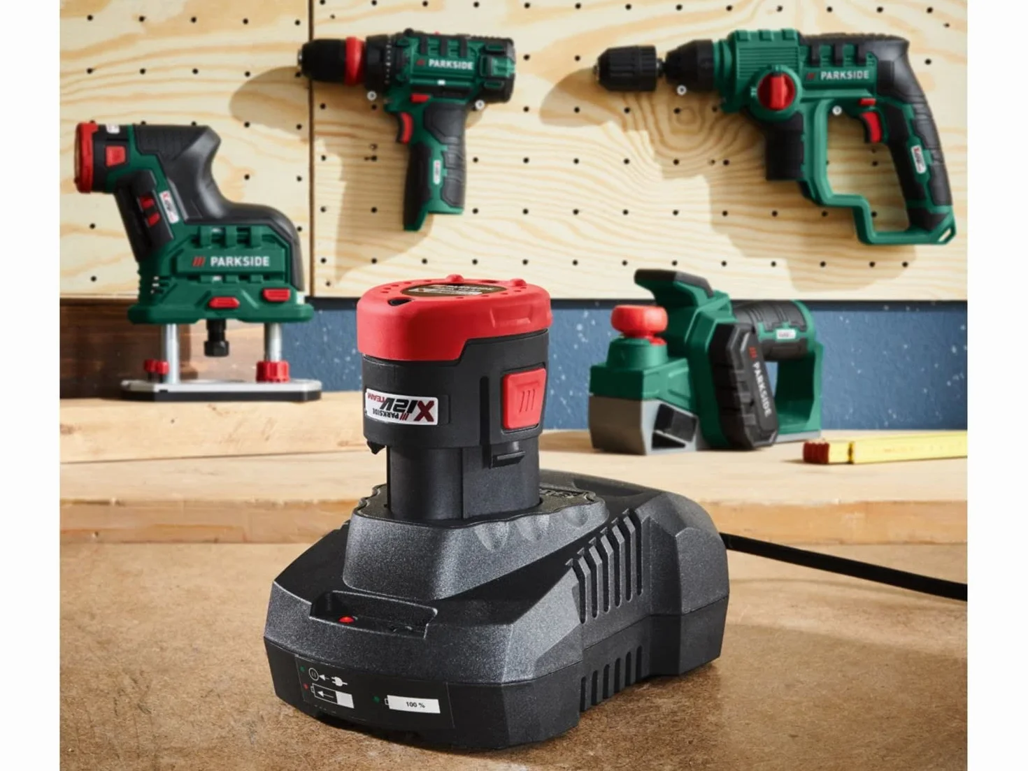 Parkside Batterie + Chargeur 12V PAPK 12 A3« (12 V, 2 Ah) avec Chargeur PLGK 12 A2« (2,4 A)