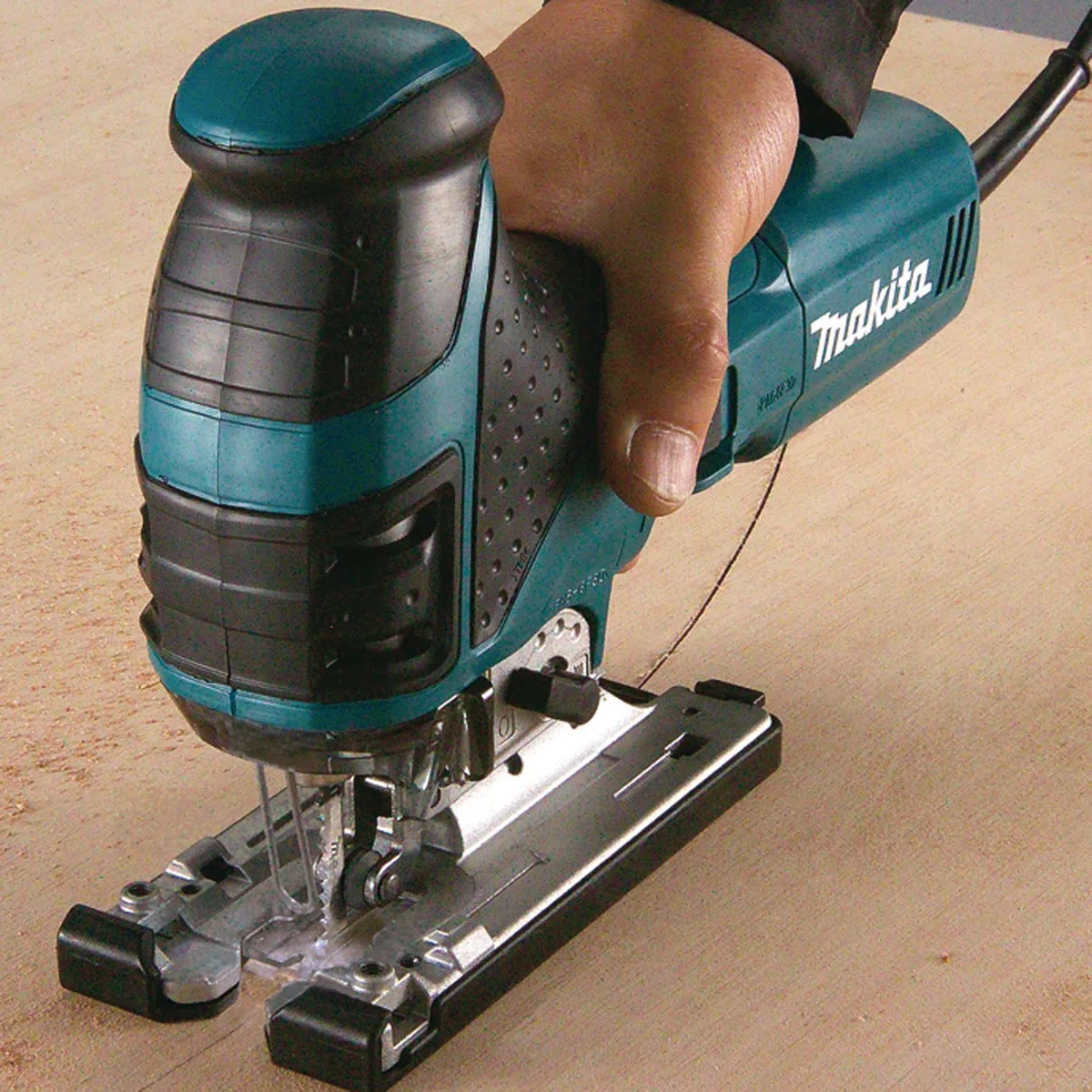Makita - Scie sauteuse 720 W coupe 135 mm avec coffret - 4351CTJ