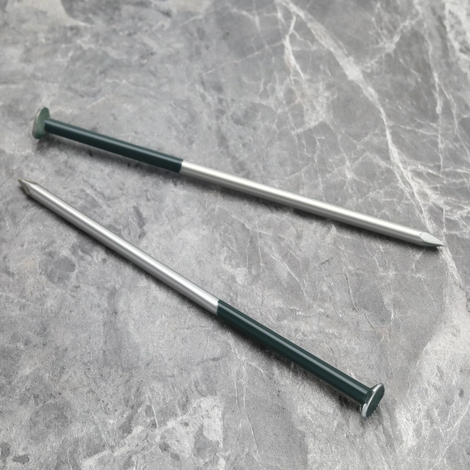 Lot de 50 clous à tête ronde galvanisés pour gazon artificiel Vert foncé 5 mm x 150 mm