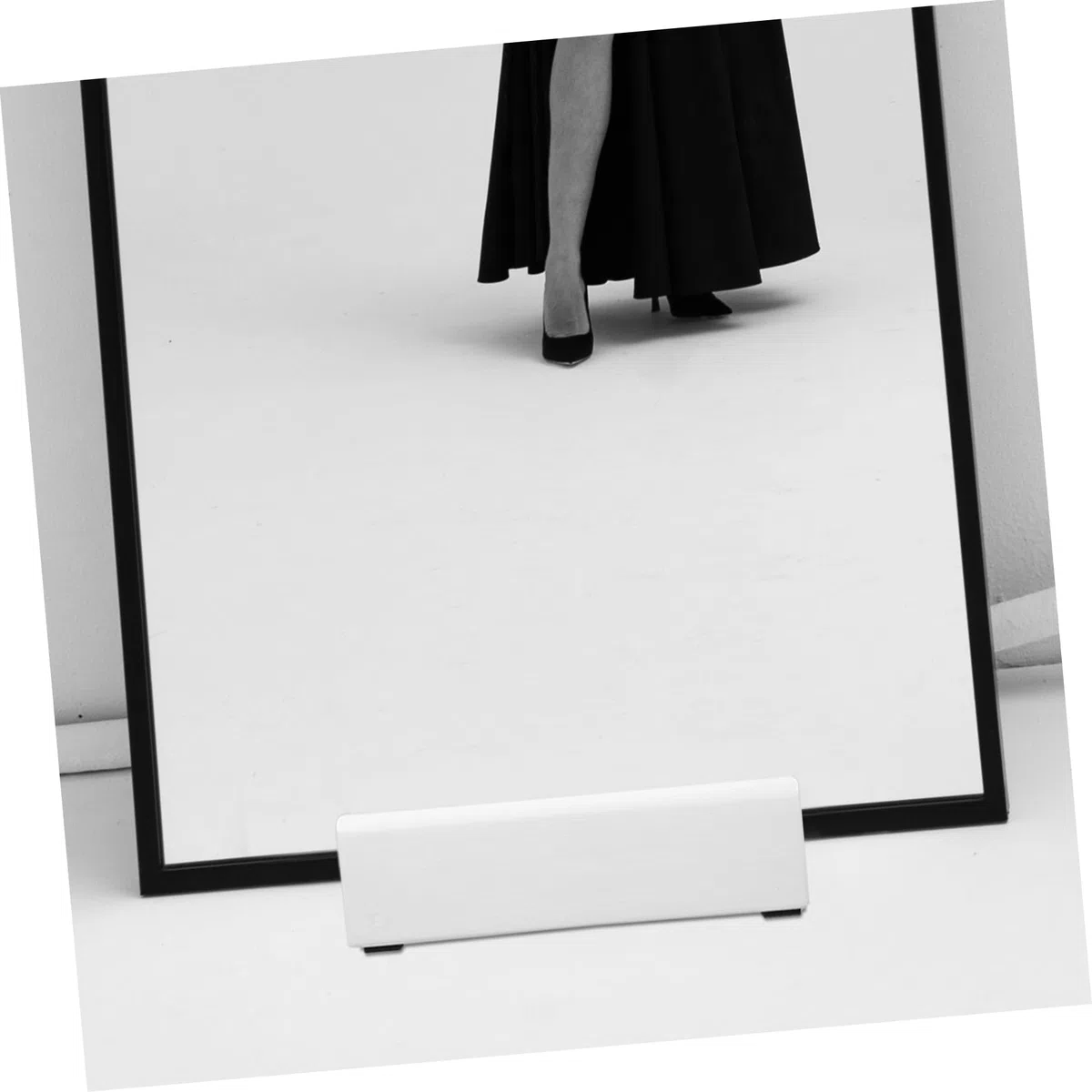 Holibanna Support De Miroir Support De Sol Pour Miroir Plein Long Cadre Photo Large Rack Art Finition Blanche Stabilité Et Élégance Pour Décoration Intérieure