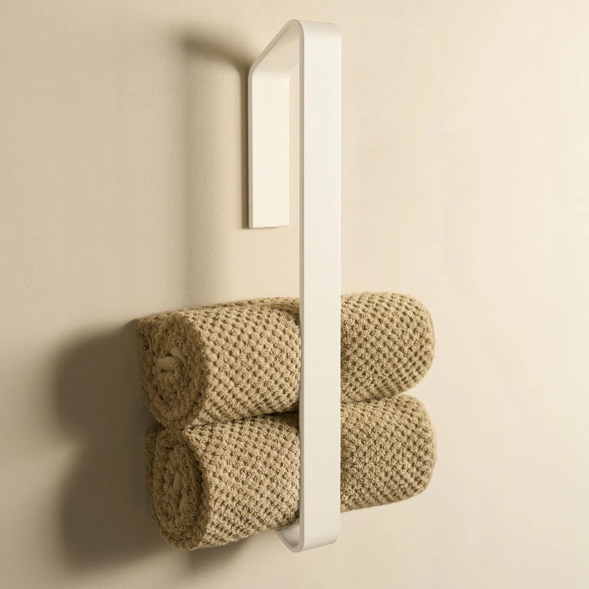 Design Hambourg Porte-Serviettes pour invités | Blanc | adhésif | Porte-serviettes compact et auto-adhésif | Garde les serviettes rangées et à portée de main
