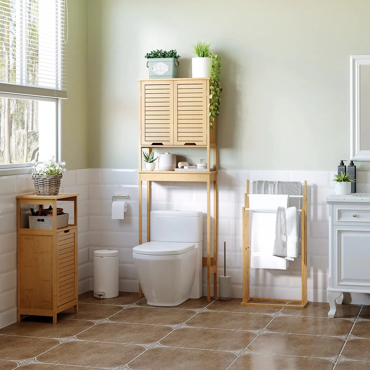 HOMCOM Porte-Serviettes en Bambou sur Pieds avec 3 Barres Support pour Serviette étagère de Salle de Bain - 48 x 25,8 x 94 cm