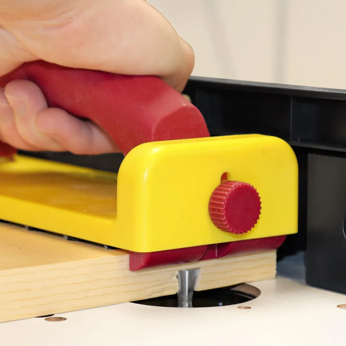 Milescraft GrabberPLUS 3405 Bloc poussoir pour scies à table, tables à défonceuse, scies à ruban et joints, outil de sécurité pour le travail du bois