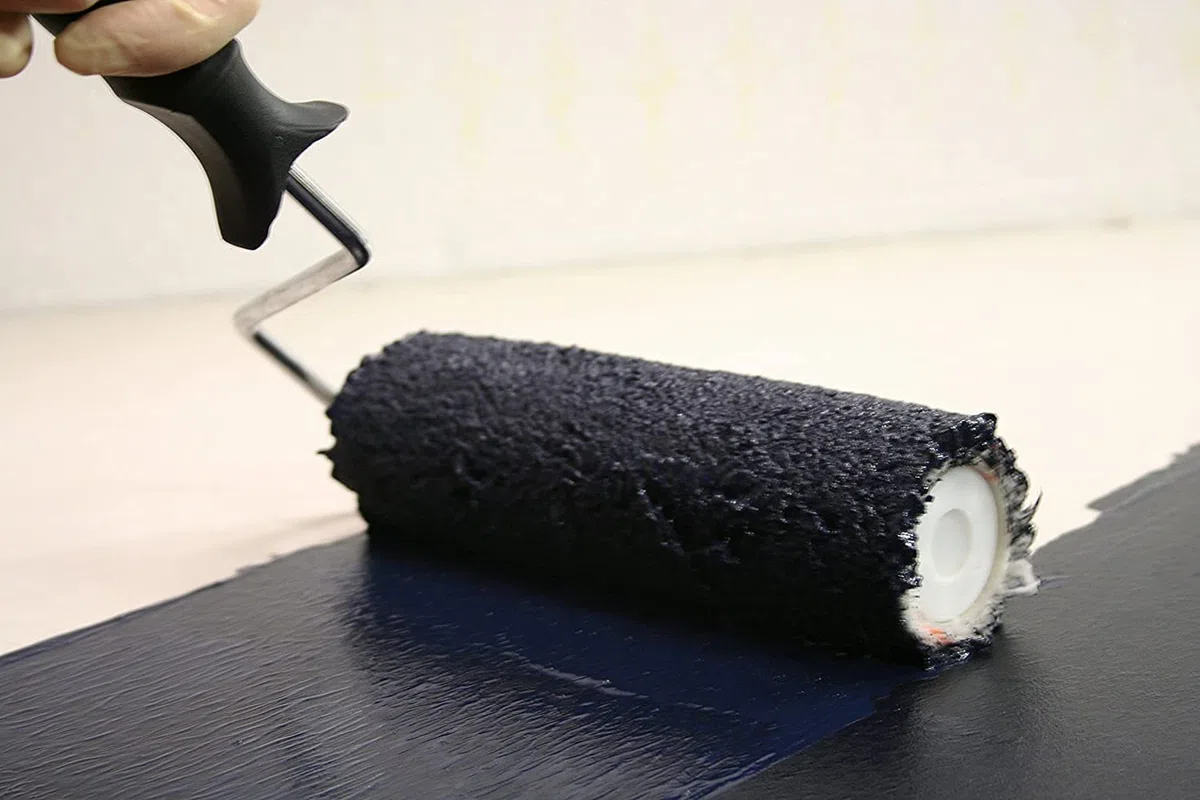Drybase Membrane d’Étanchéité Liquide 1L Noir – Peinture Anti-Humidité pour Sols, Bois Encastrés & Bas de Murs