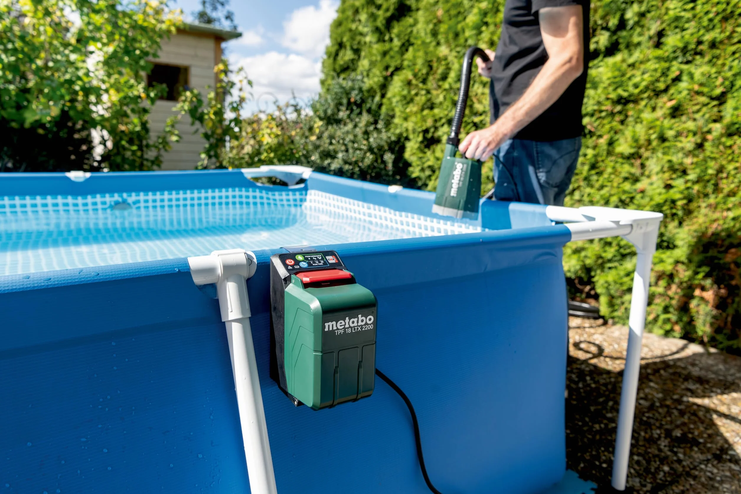 metabo Pompe Immergée TPF 18 LTX 2200, pour Récupérateur d'Eau 18V | Pompe à batterie flexible 2200 l/h, refoulement 22 m, aspiration plate 1 mm, sans batterie ni chargeur