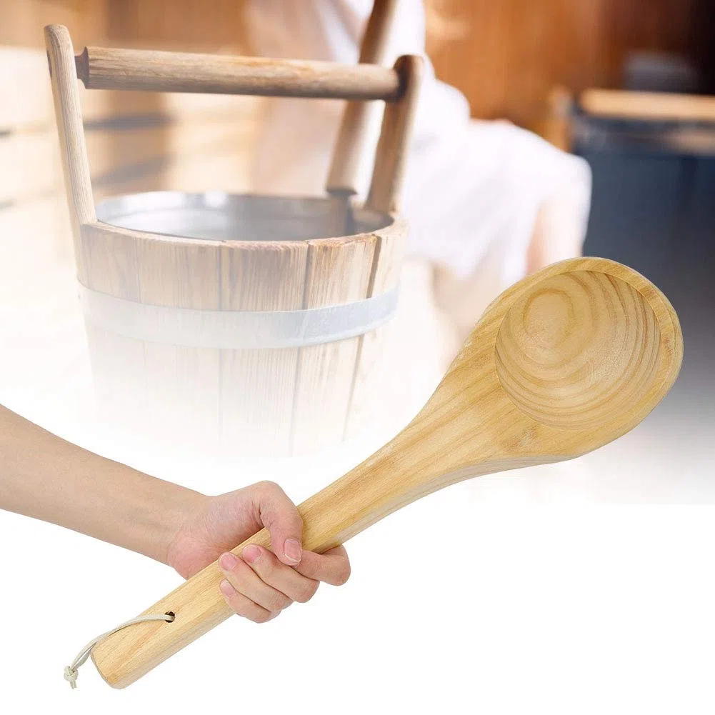 Cuillère de sauna, en bois avec poignée confortable et surface lisse, portable pour servir le thé et créer de la vapeur dans les saunas familiaux.